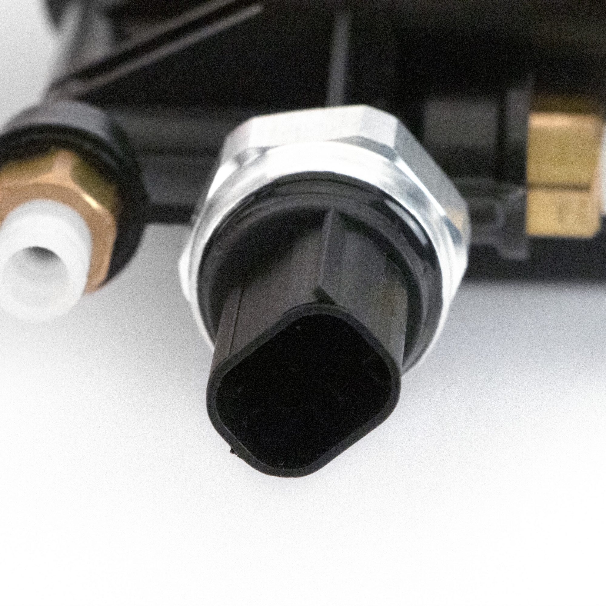 Rear Left Air Suspension Solenoid Valve Unit | ARNOTT VB-3505 Fits Land Rover Range Rover 2006-2012 — image 2