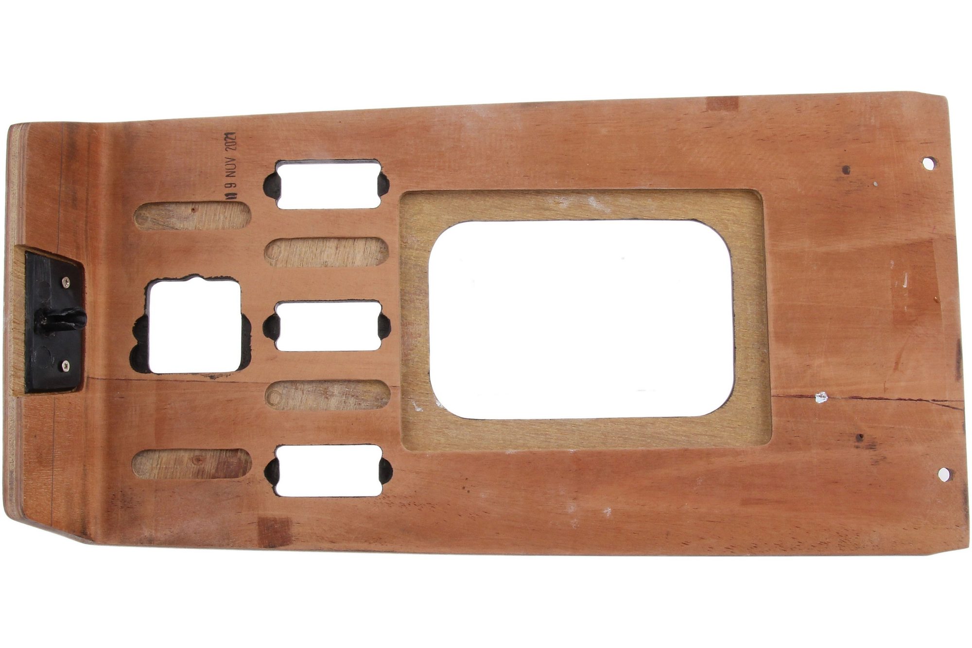 URO Parts Automatic Transmission Shift Cover Plate - WK107BC6 — image 3