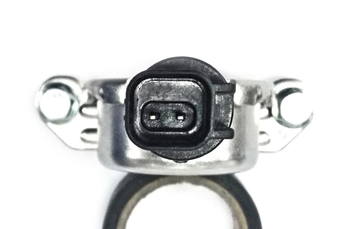 VAICO Engine Variable Valve Timing (VVT) Oil Control Valve V25-0984 — image 2